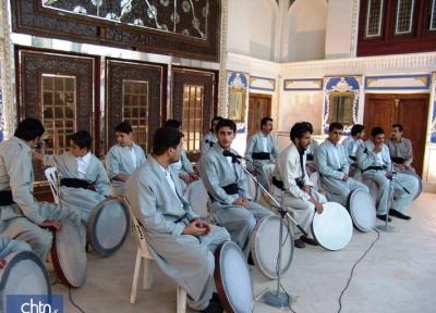 موسیقی سنتی استان کردستان در نمایشگاه تهران اجرا شد، توزیع 30هزار اقلام تبلیغاتی