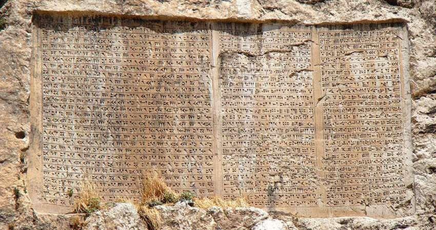 هفت هزار کتیبه زبان فارسی در هند، در معرض فراموشی