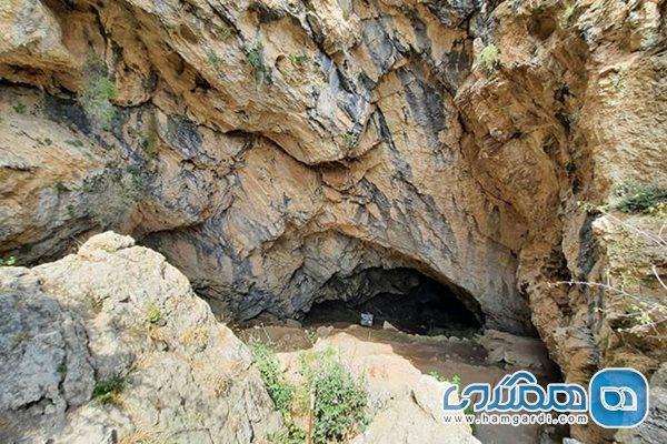 غار بورنیک یکی از جاذبه های طبیعی فیروزکوه به شمار می رود