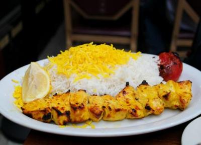 طرز تهیه قورمه سبزی مجلسی؛ رازهای روغن انداختن و سبزی اصیل